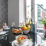 Sweet - Adelaide Square Apartment