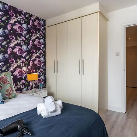 Sweet - Adelaide Square Apartment