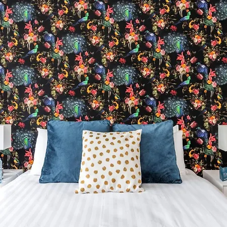 Sweet - Adelaide Square Apartment
