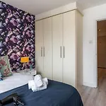 Sweet - Adelaide Square Apartmán